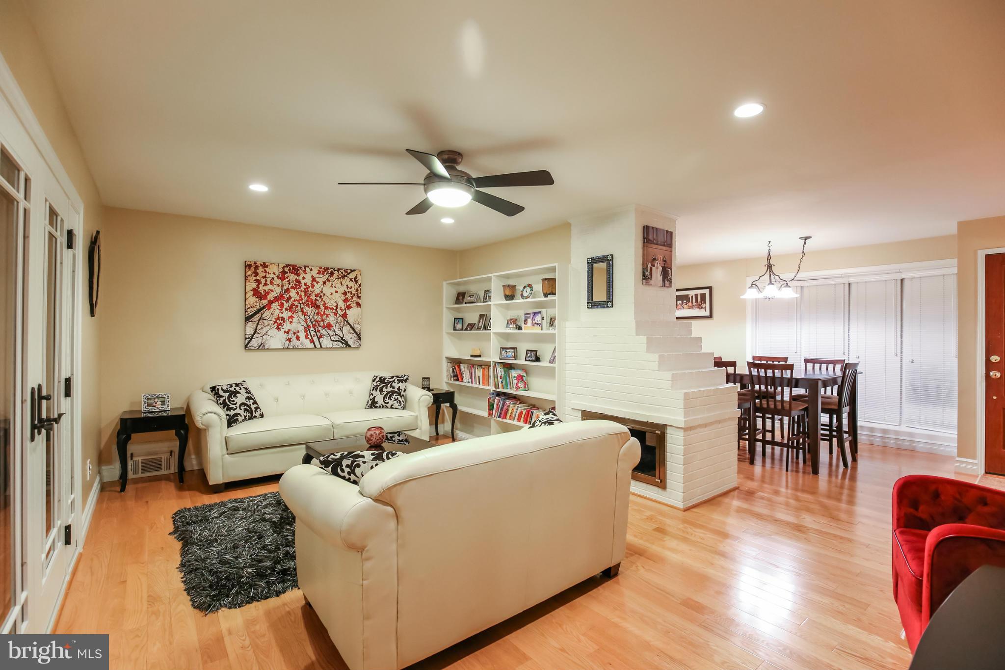 6210 Hanover Avenue Springfield, VA 22150 - Photo 6 of 30 Living Room
