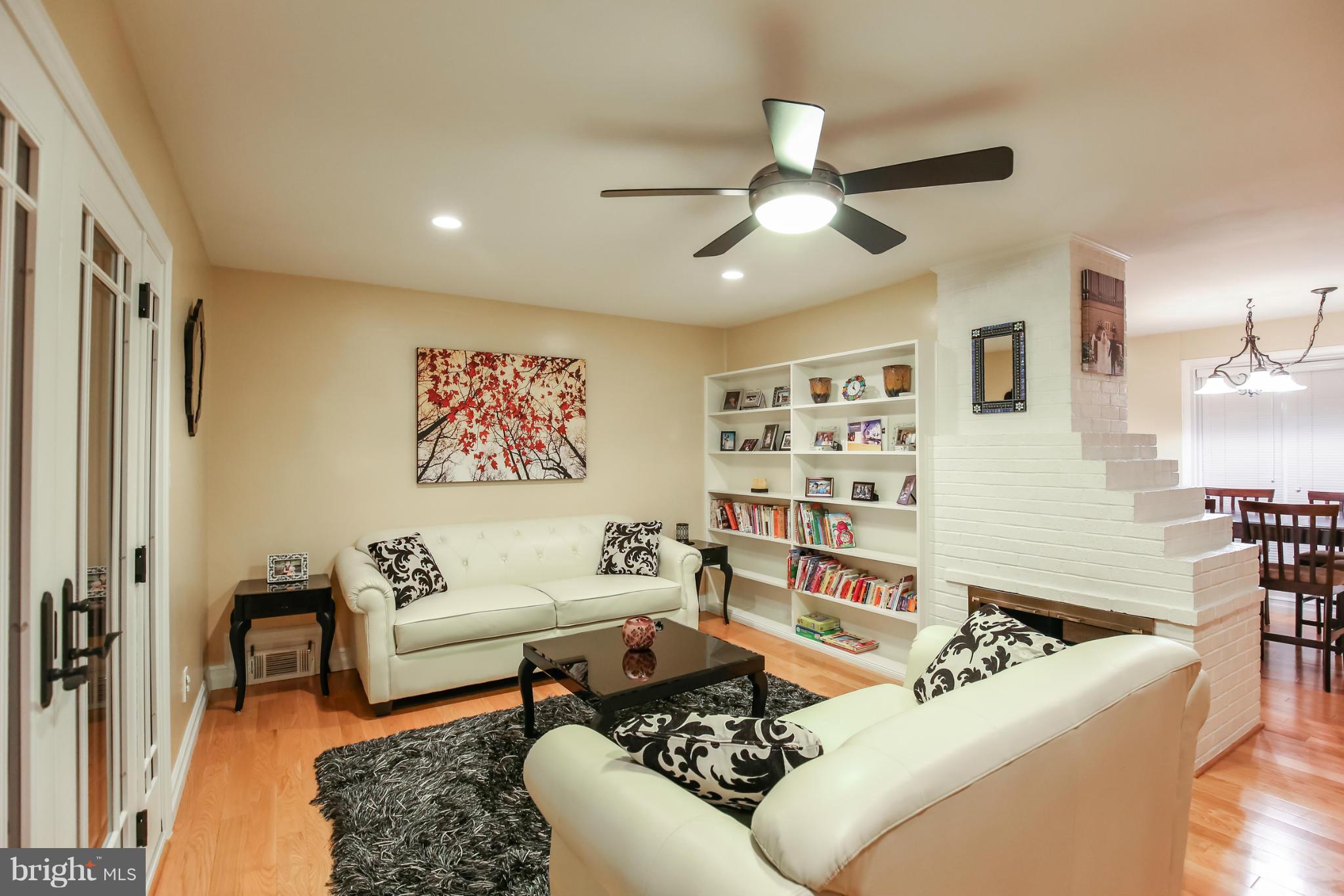6210 Hanover Avenue Springfield, VA 22150 - Photo 7 of 30 Living Room