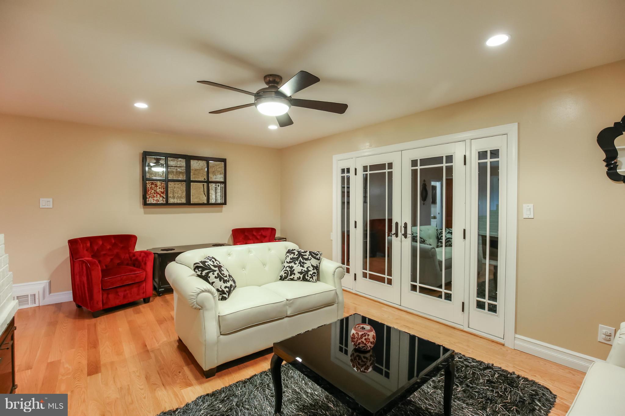 6210 Hanover Avenue Springfield, VA 22150 - Photo 9 of 30 Living Room