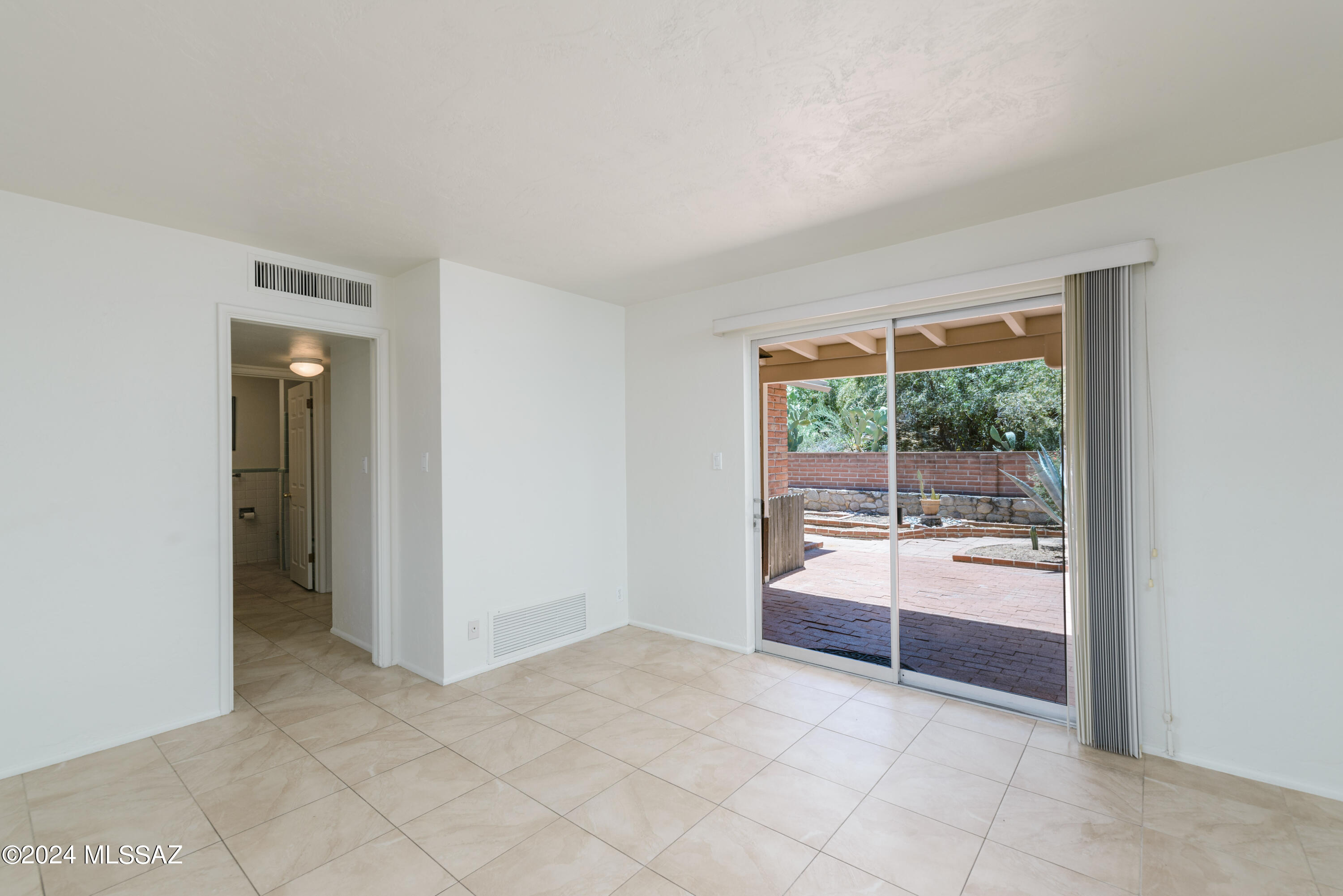 25 West Roma Drive Oro Valley, AZ 85737 - Photo 10 of 35