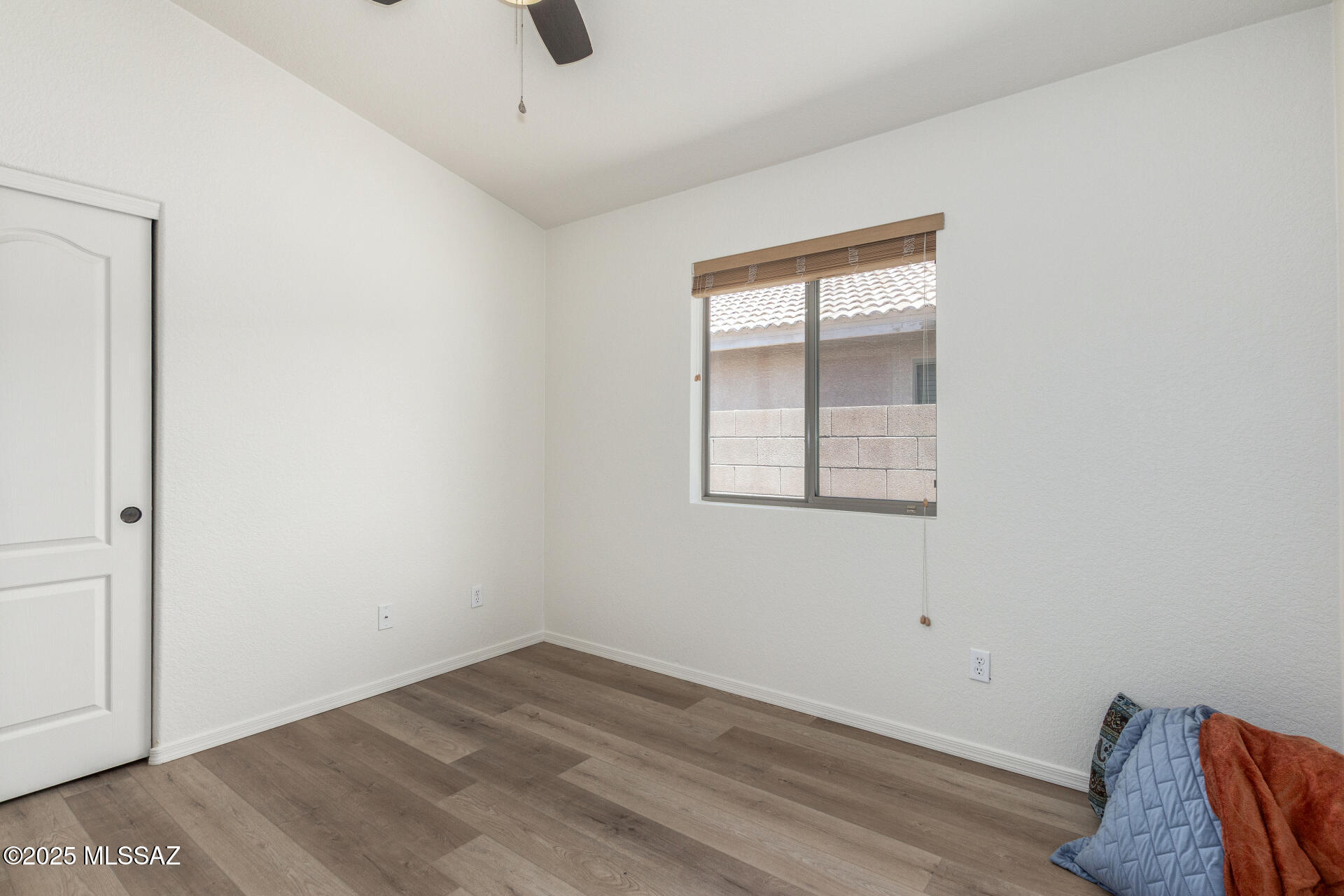1516 North Old Ranch Road Tucson, AZ 85745 - Photo 13 of 27 an empty room with a window