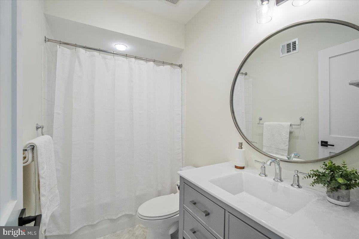 7453 Arlington Road Bethesda, MD 20814 - Photo 12 of 21 Second Bedroom ensuite bath