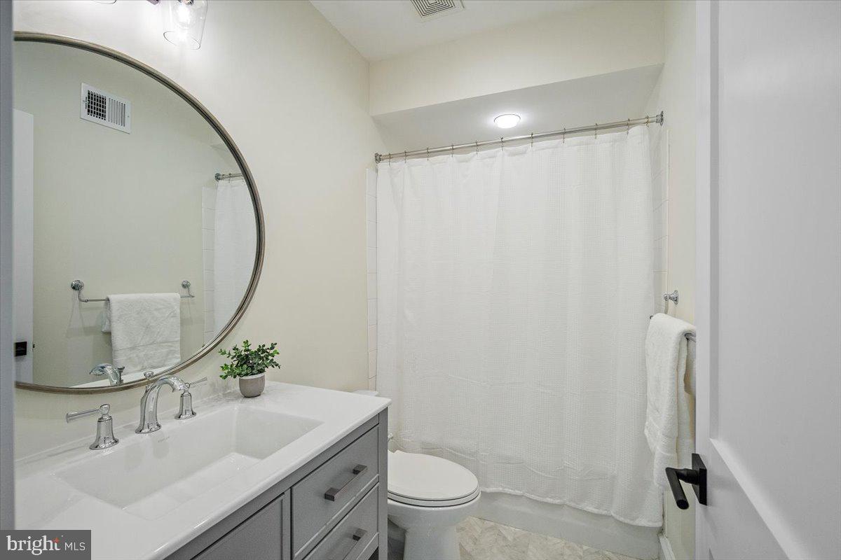 7453 Arlington Road Bethesda, MD 20814 - Photo 14 of 21 Third Bedroom ensuite bath