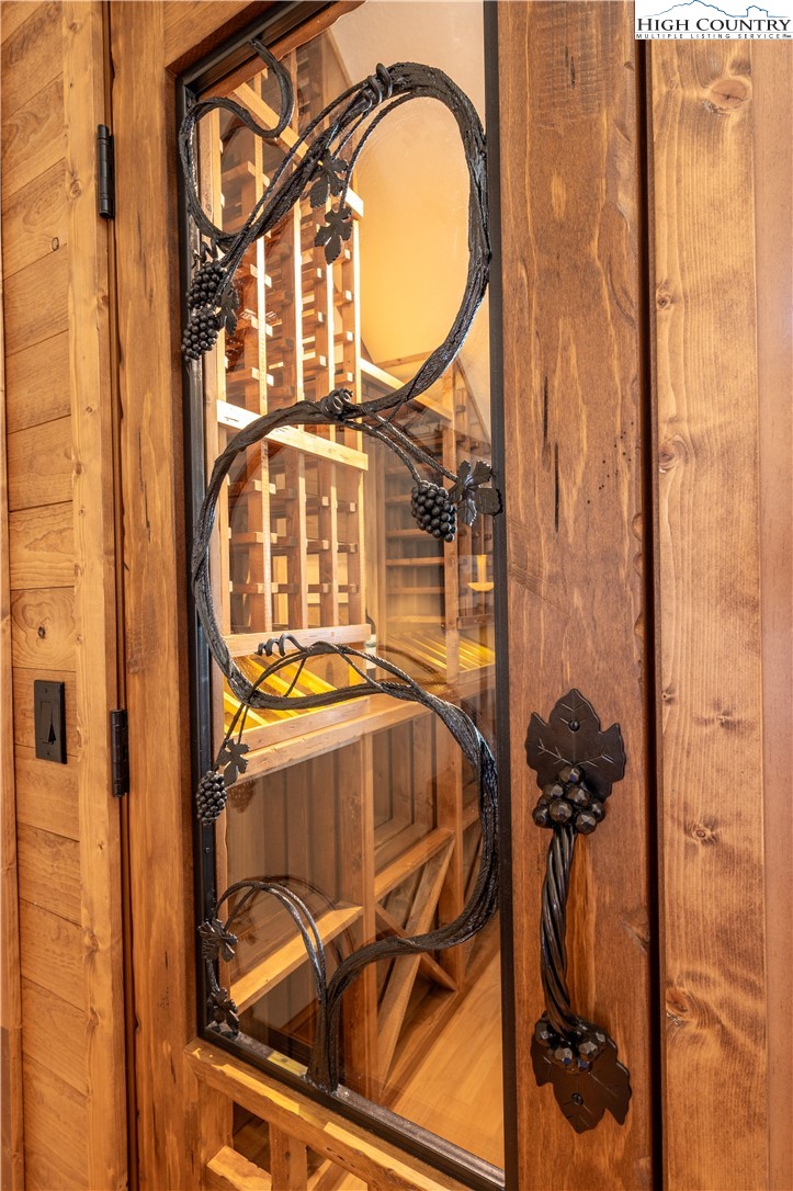 311 Penny Lane, Unit 2D Banner Elk, NC 28604 - Photo 6 of 38 a bathroom with a mirror