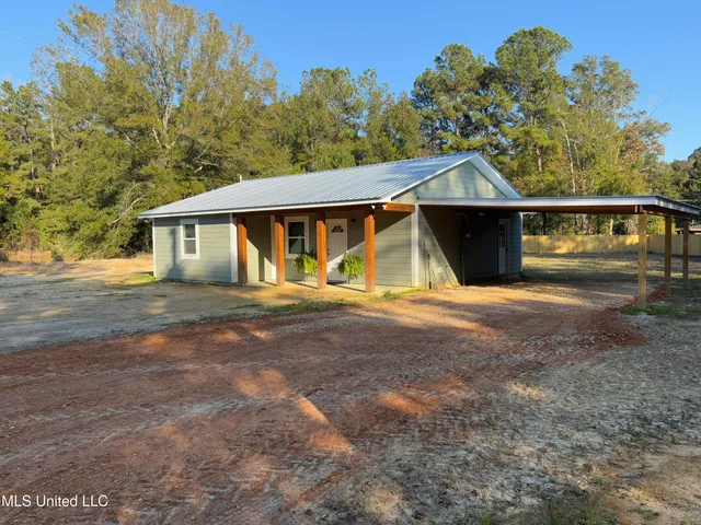 $196,000 | 1016 L A Brister Road, Summit, MS 39666