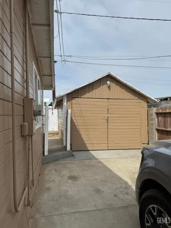 a view of a house with a garage