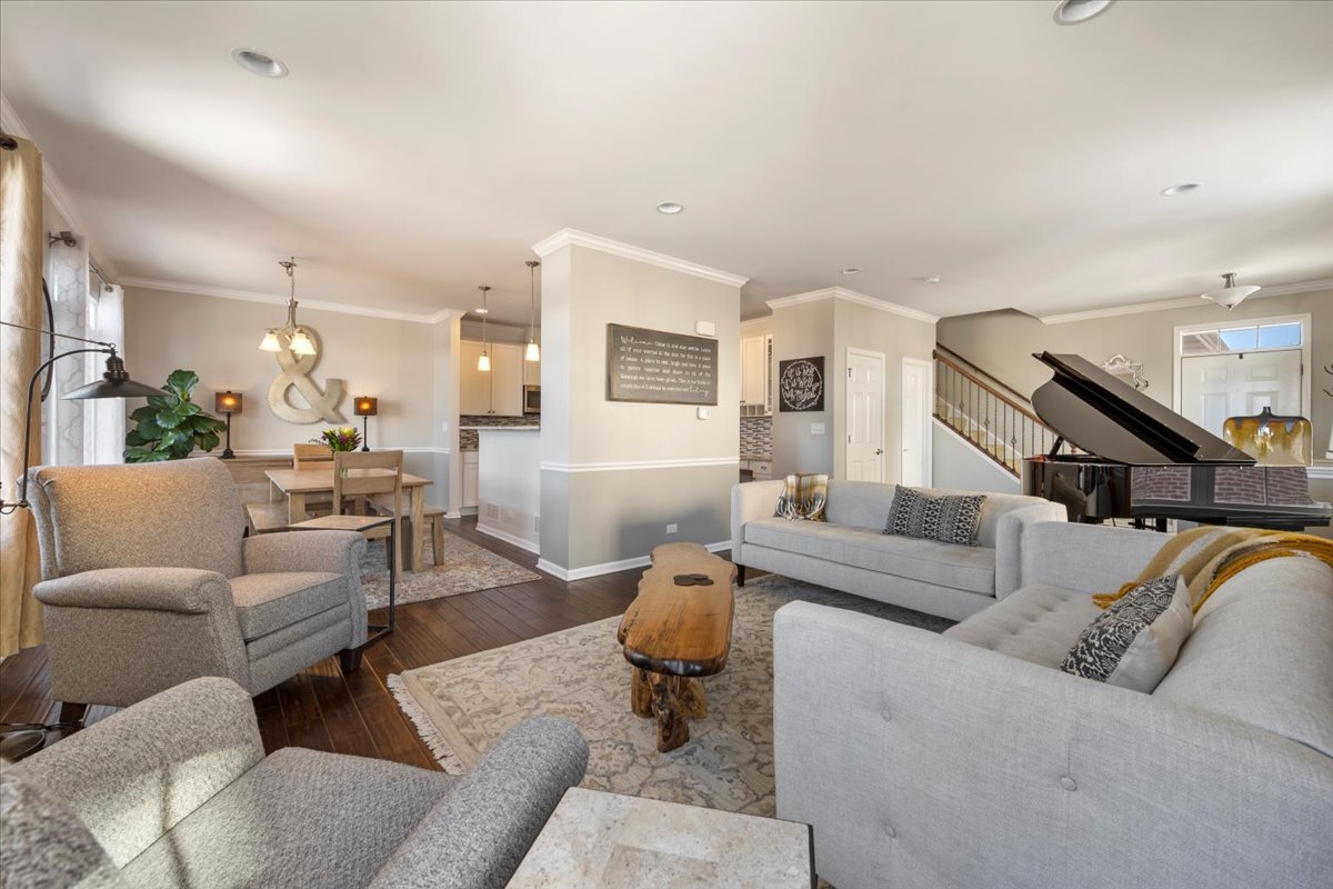 2939 Church Road Aurora, IL 60502 - Photo 6 of 31