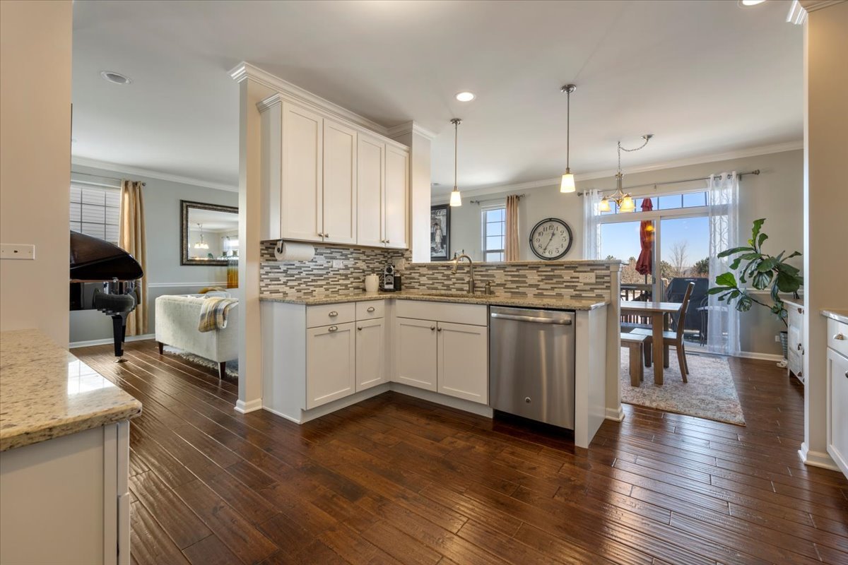 2939 Church Road Aurora, IL 60502 - Photo 9 of 31