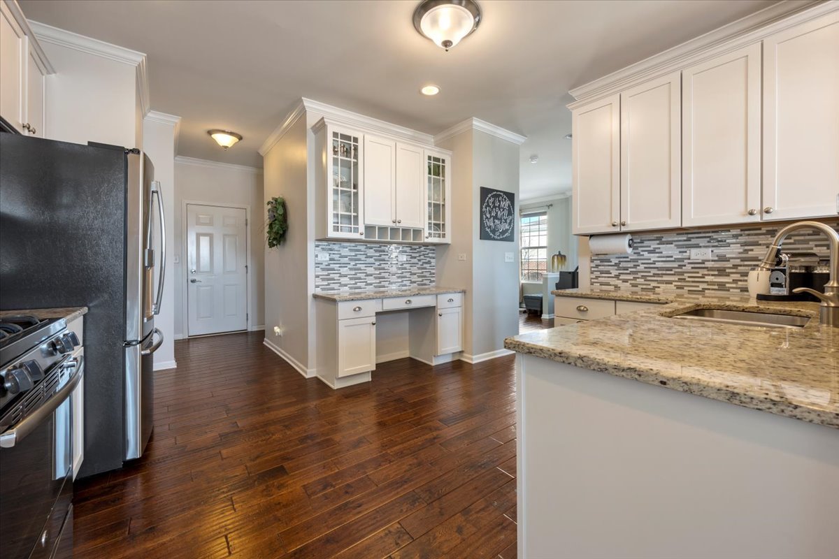 2939 Church Road Aurora, IL 60502 - Photo 10 of 31