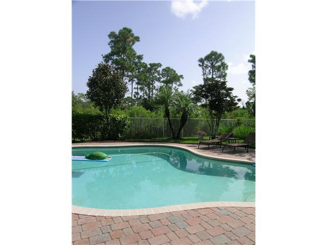 2927 Southeast Racoon Way Stuart, FL 34997 - Photo 2 of 22 a view of a jacuzzi