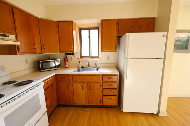 $280,000 | 169 Woodhaven Drive, Unit 2J, Hartford, VT 05001