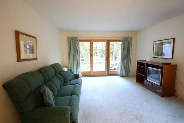 $280,000 | 169 Woodhaven Drive, Unit 2J, Hartford, VT 05001