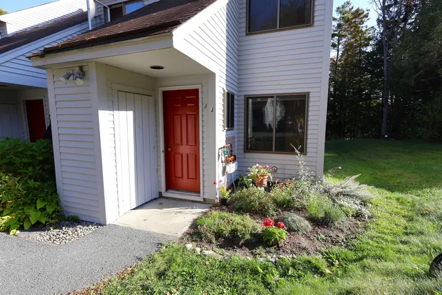 $280,000 | 169 Woodhaven Drive, Unit 2J, Hartford, VT 05001