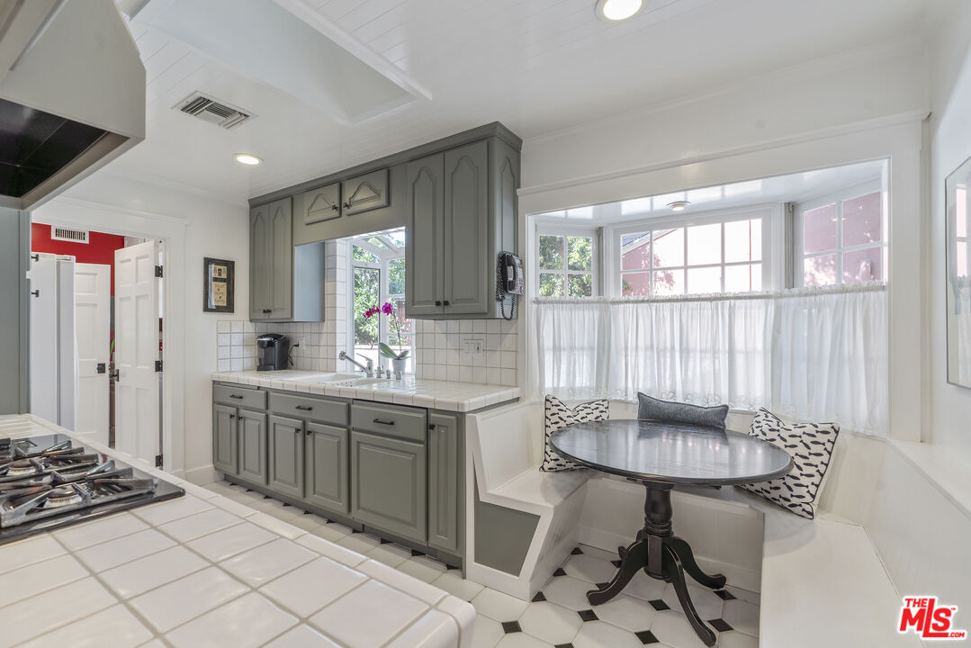 16731 Morrison Street Encino, CA 91436 - Photo 19 of 44