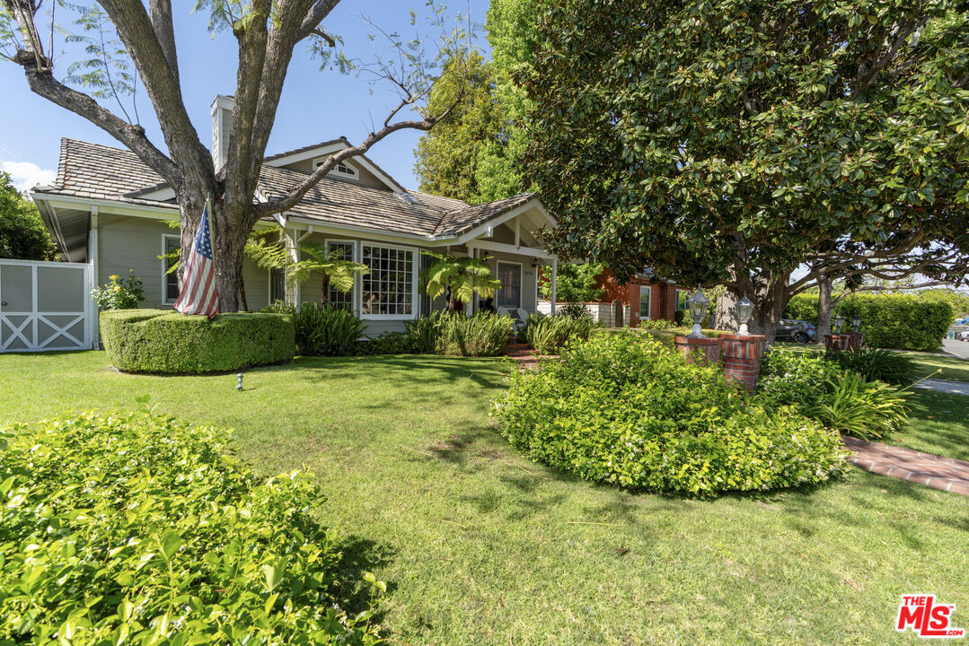 16731 Morrison Street Encino, CA 91436 - Photo 5 of 44