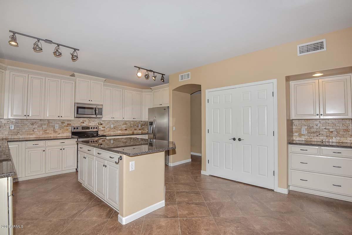 8409 North Citrus Road Waddell, AZ 85355 - Photo 30 of 74 Kitchen2 (1)