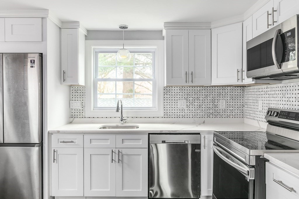 18 Turner Road Marblehead, MA 01945 - Photo 6 of 30