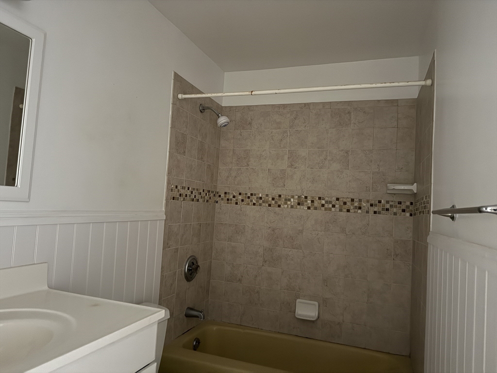 12 Williamsburg Court, Unit 2 Shrewsbury, MA 01545 - Photo 29 of 36 a bathroom with a shower and a bath tub
