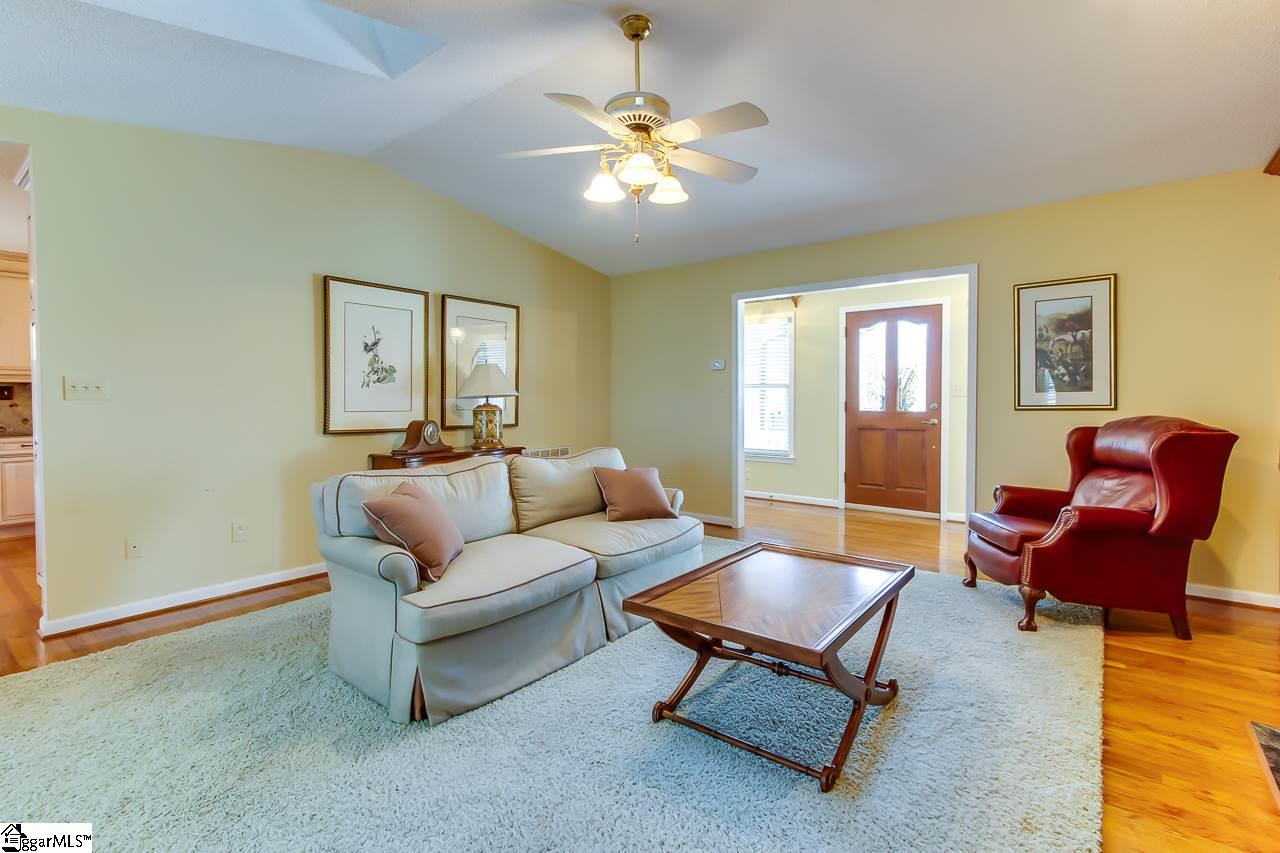 410 Edwin Lanford Road Woodruff, SC 29388 - Photo 8 of 36