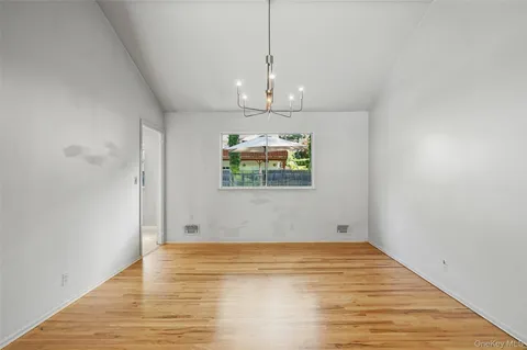 $899,999 | 41 Shepherds Drive, Scarsdale, NY 10583
