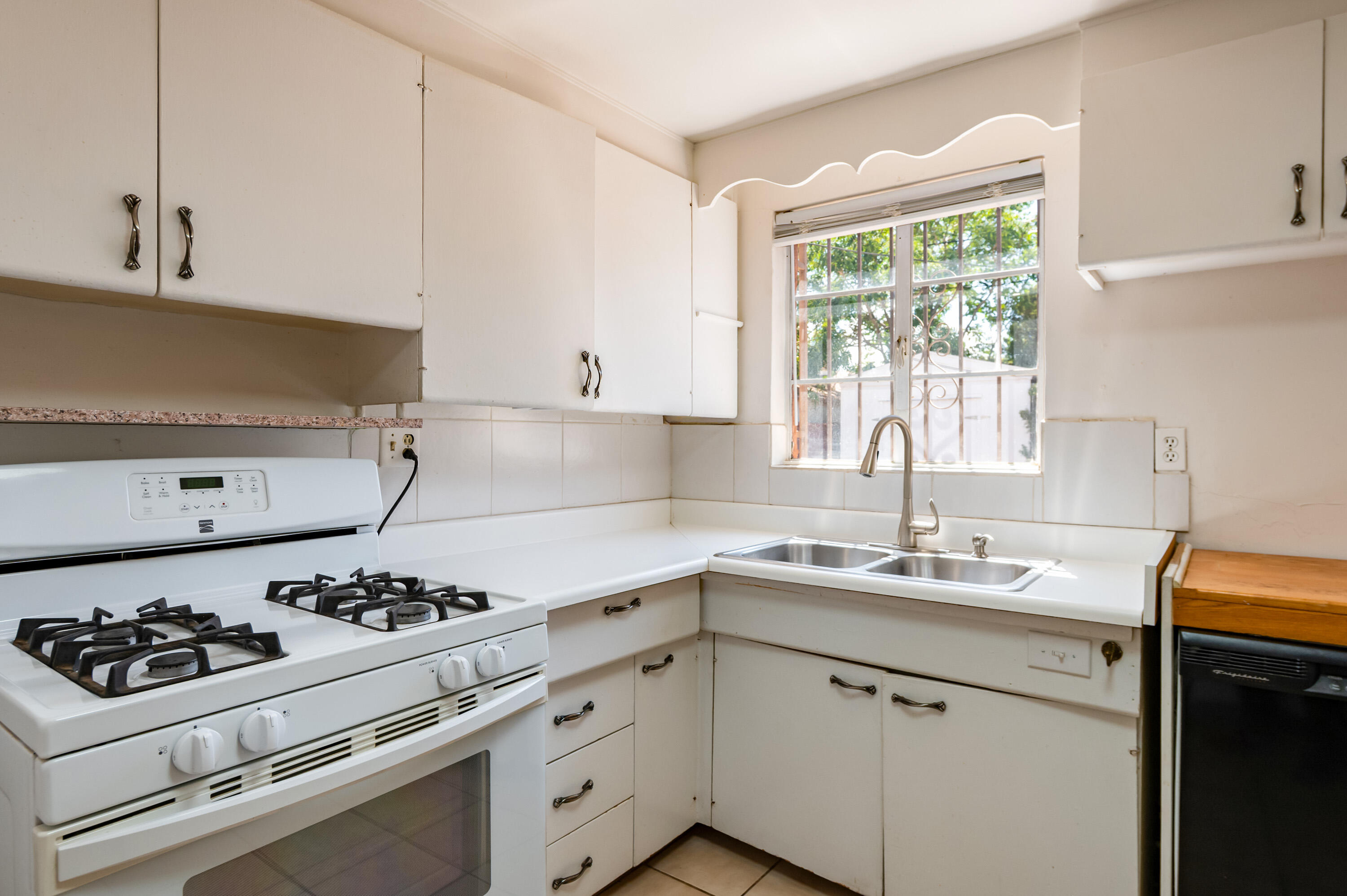 6104 Aztec Road Northeast Albuquerque, NM 87110 - Photo 12 of 23 Gallery Image 12