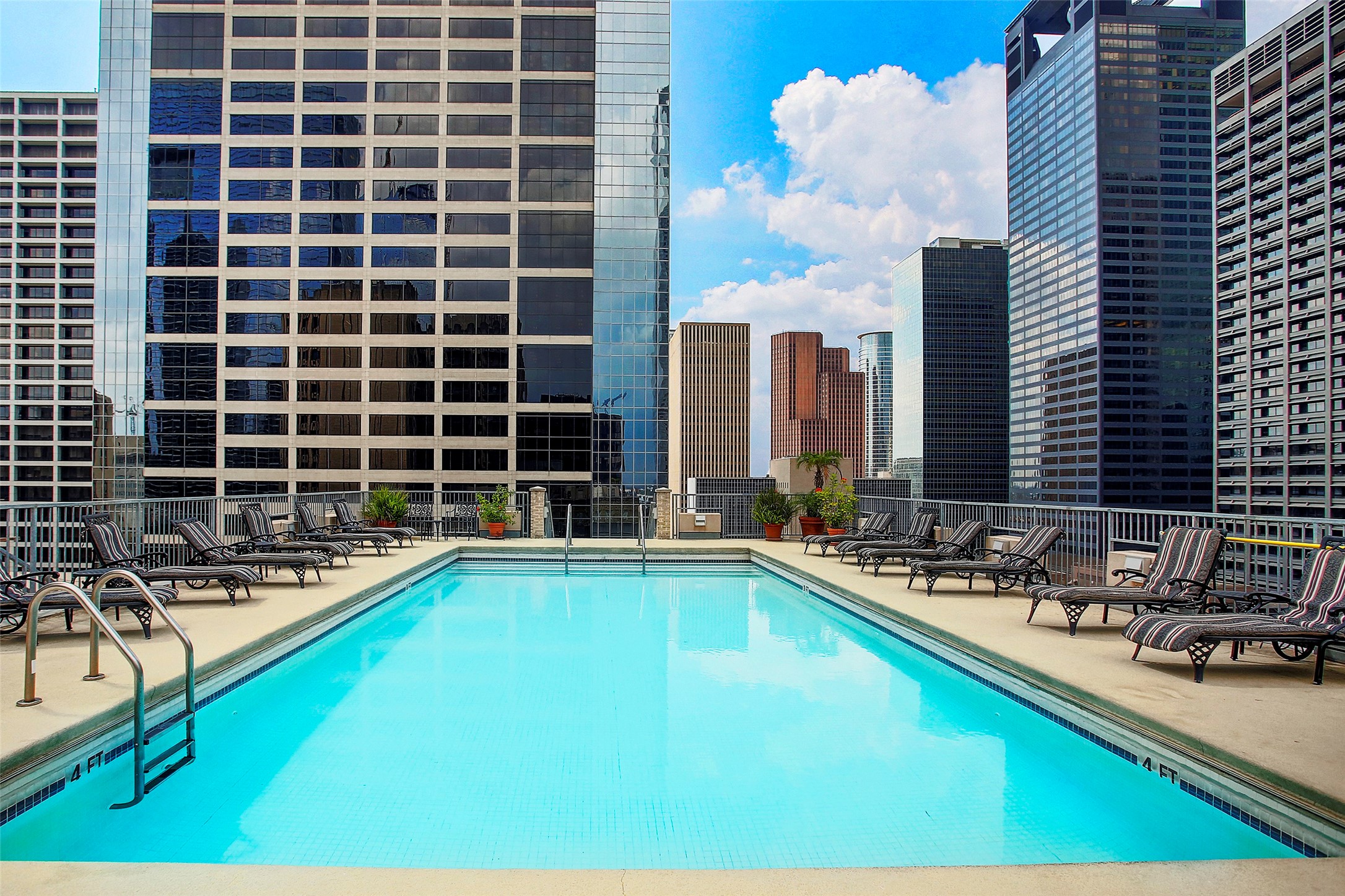 914 Main Street, Unit 1204 Houston, TX 77002 - Photo 27 of 34 Full size pool