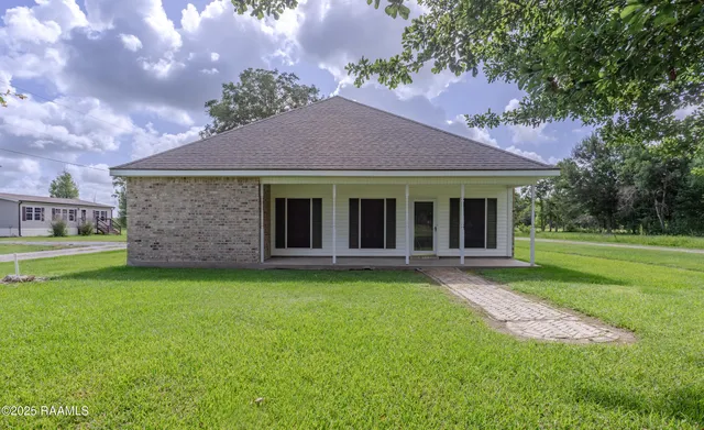 $250,000 | 115 Burton Sonnier Lane, Rayne, LA 70578