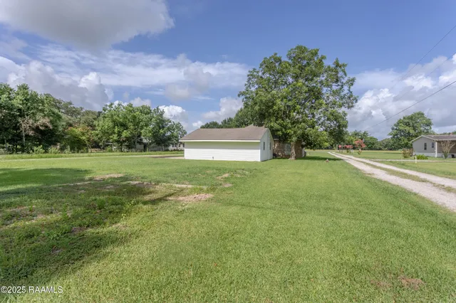 $250,000 | 115 Burton Sonnier Lane, Rayne, LA 70578