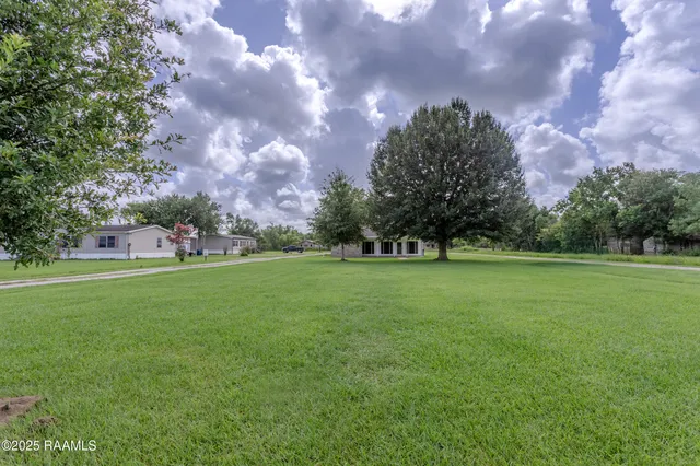 $250,000 | 115 Burton Sonnier Lane, Rayne, LA 70578