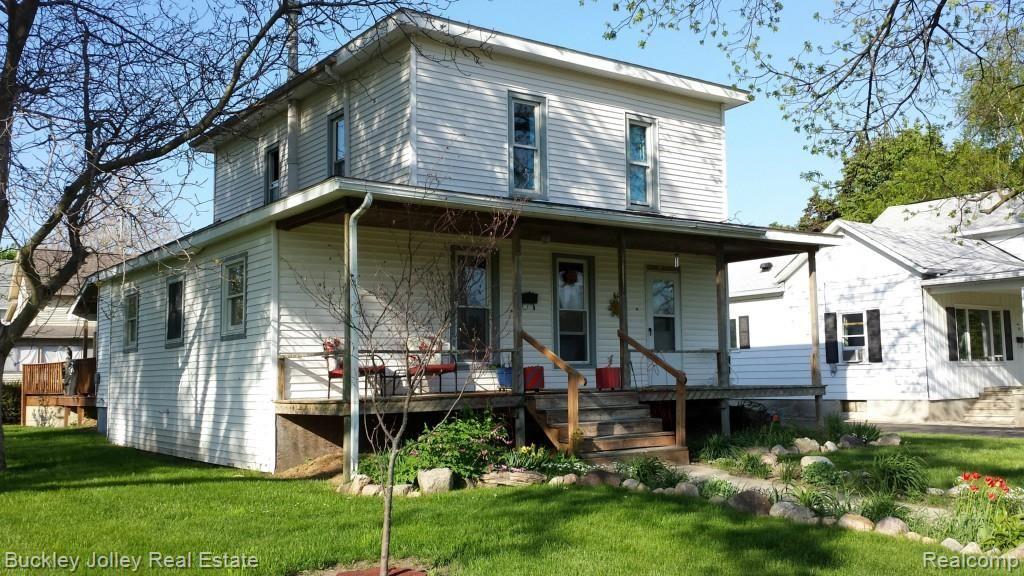 604 East Clinton Street Howell, MI 48843 - Photo 2 of 13 Vinyl Exterior