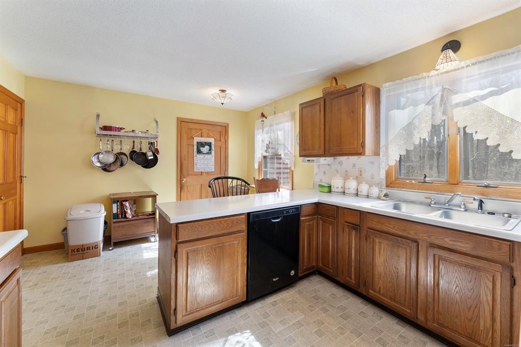 41 Margaret Henry Road Killingly, CT 06239 - Photo 5 of 38