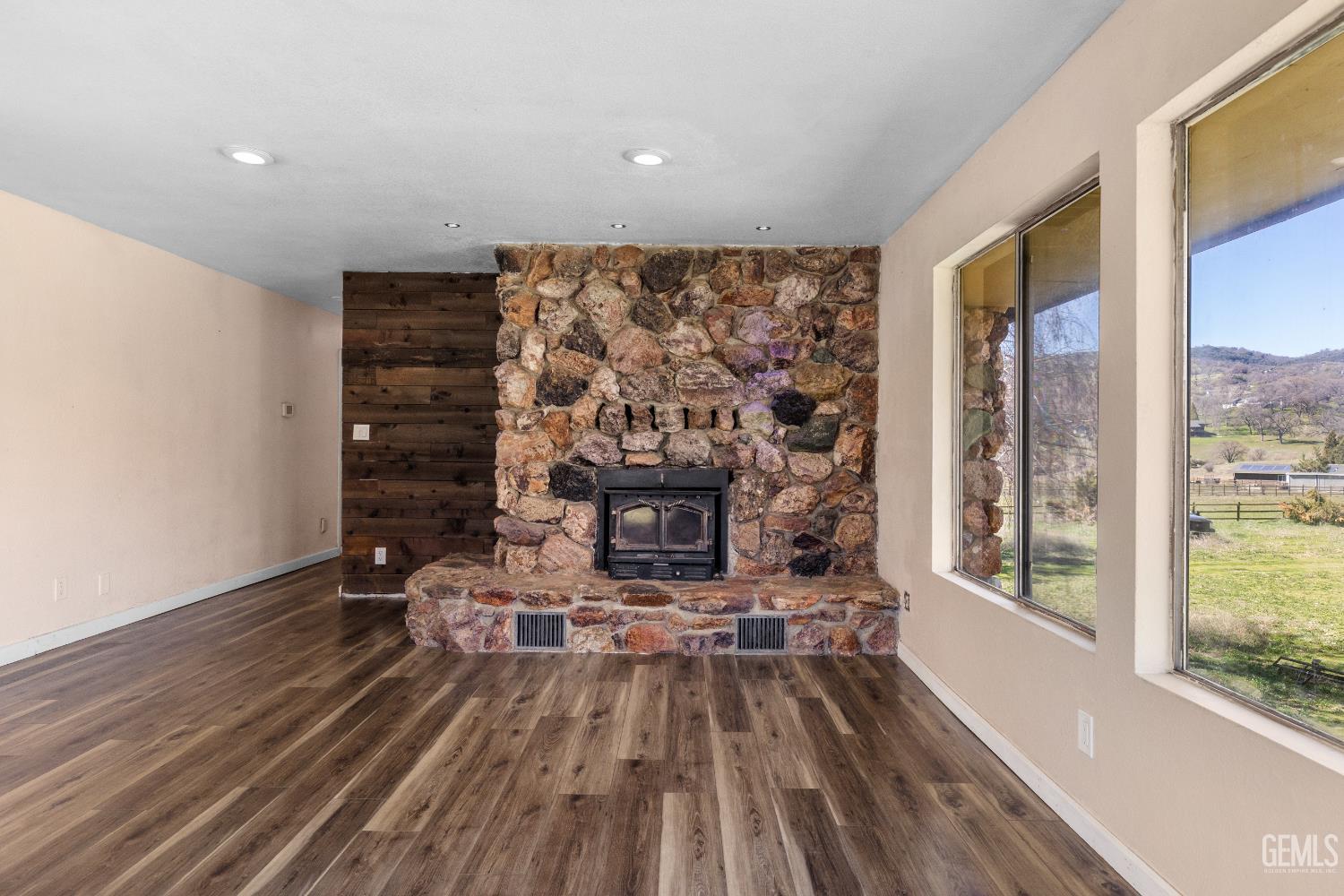 Undisclosed Address Tehachapi, CA 93561 - Photo 13 of 36