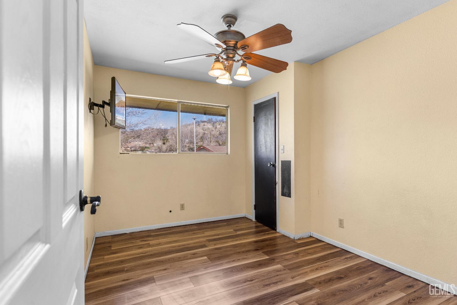 Undisclosed Address Tehachapi, CA 93561 - Photo 24 of 36