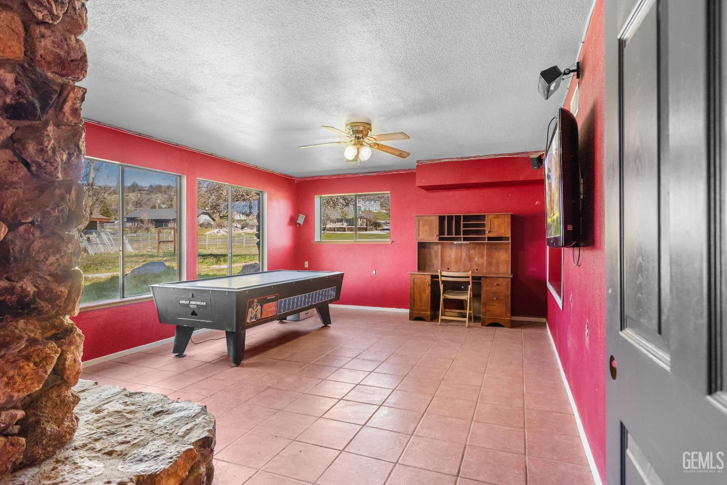 Undisclosed Address Tehachapi, CA 93561 - Photo 8 of 36