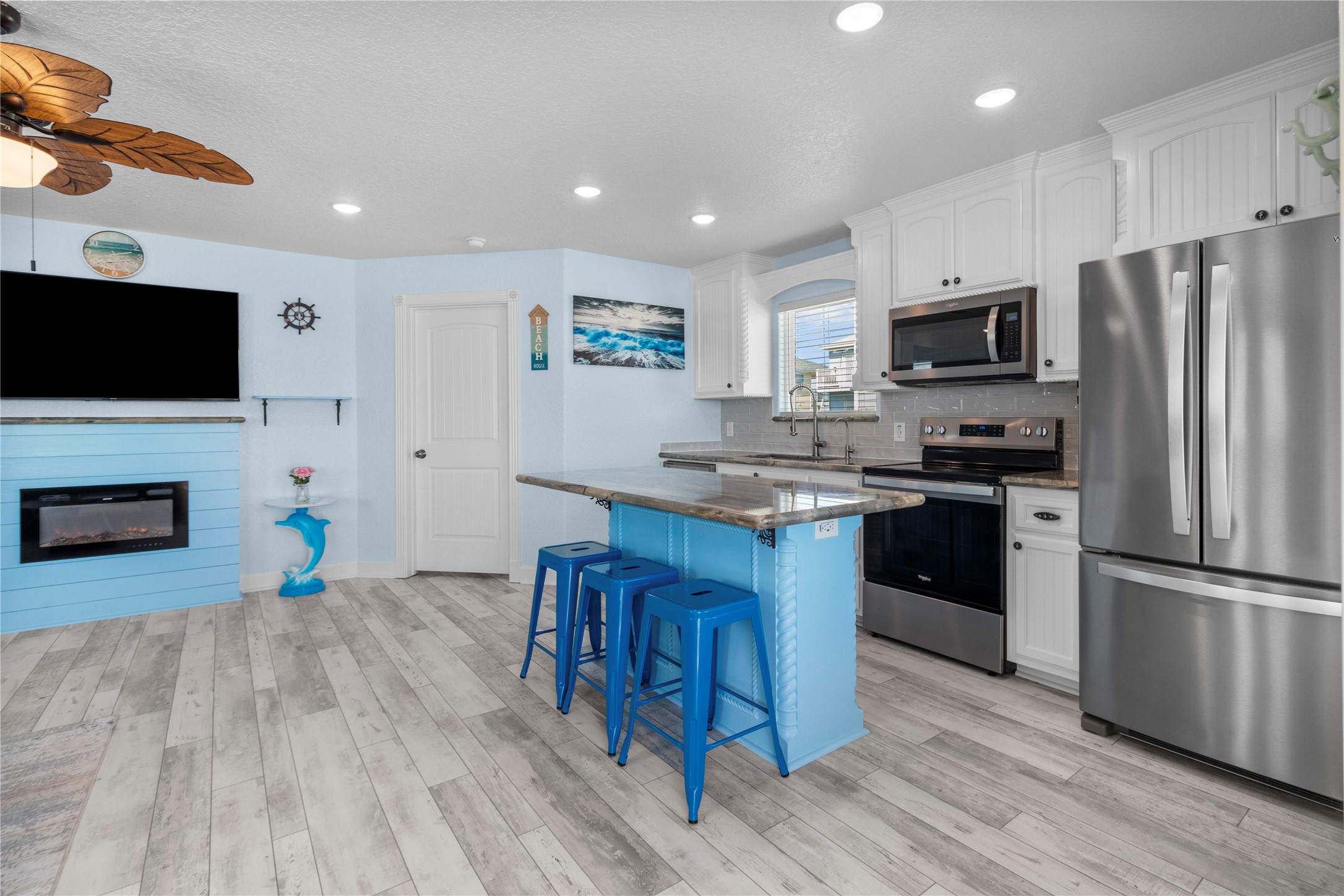 622 Fin Alley Surfside Beach, TX 77541 - Photo 22 of 33 Matching Whirlpool appliances. Oven includes Air Fryer cooking!