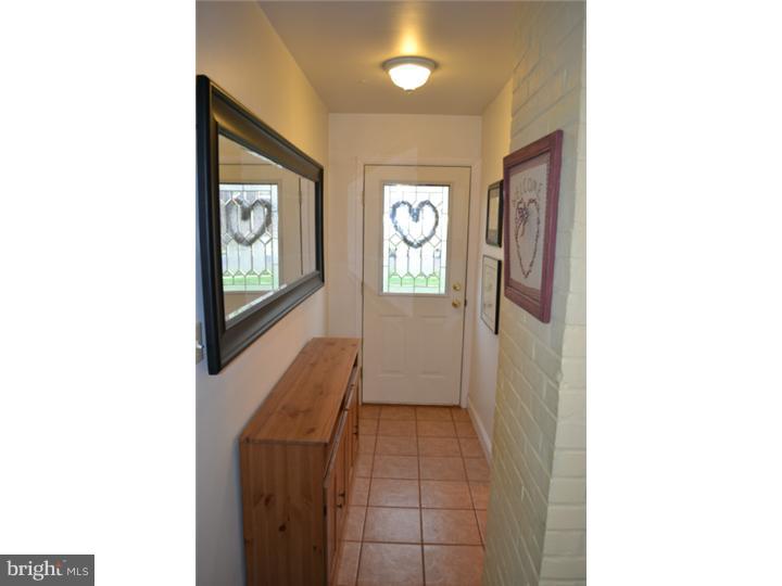 15 Idolstone Road Levittown, PA 19057 - Photo 5 of 23 Gallery Image 5