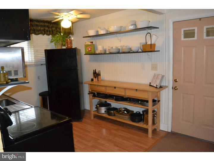 15 Idolstone Road Levittown, PA 19057 - Photo 6 of 23 Kitchen