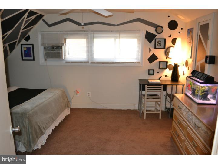 15 Idolstone Road Levittown, PA 19057 - Photo 9 of 23 Bedroom