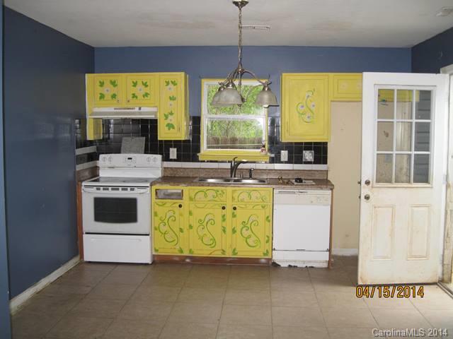 356 Sleepy Hollow Road Charlotte, NC 28217 - Photo 3 of 6 a kitchen with stove and cabinets