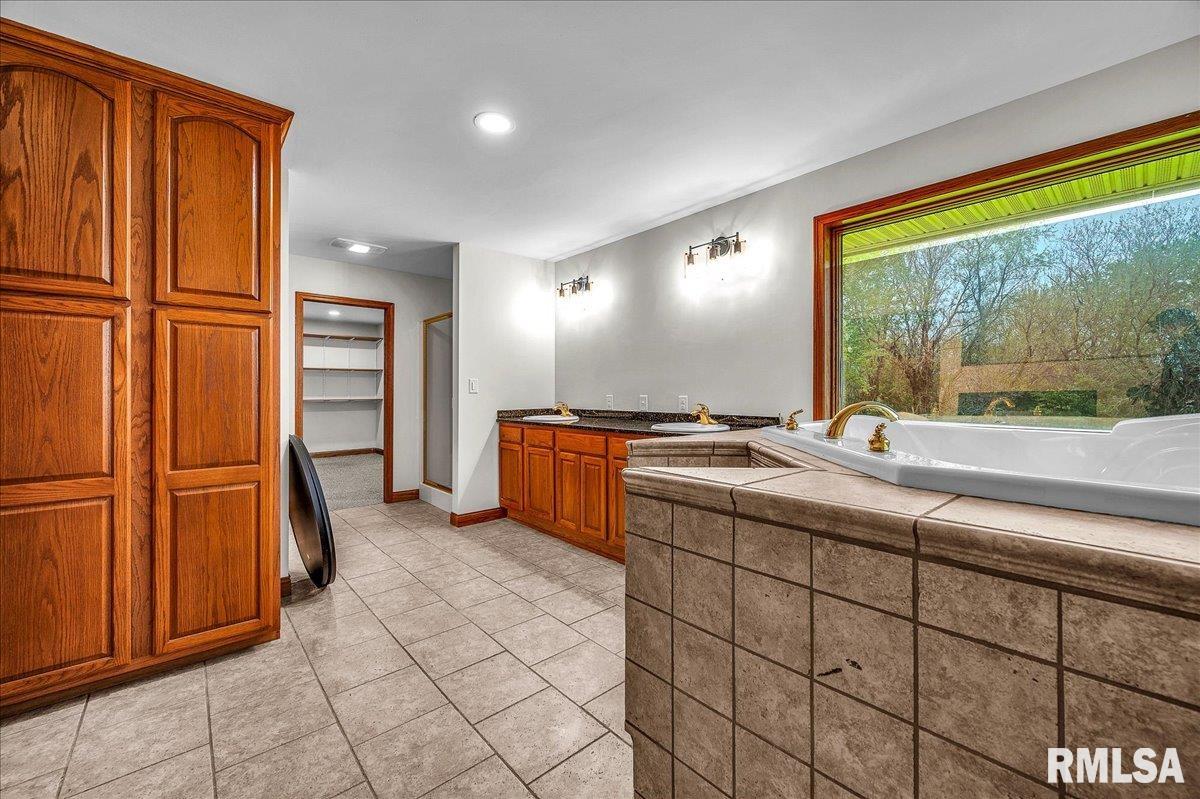 9121 Radnor Road Peoria, IL 61615 - Photo 14 of 27 Gallery Image 14
