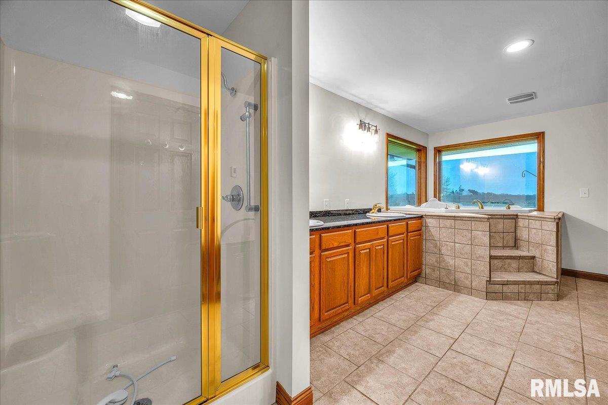 9121 Radnor Road Peoria, IL 61615 - Photo 15 of 27 Gallery Image 15