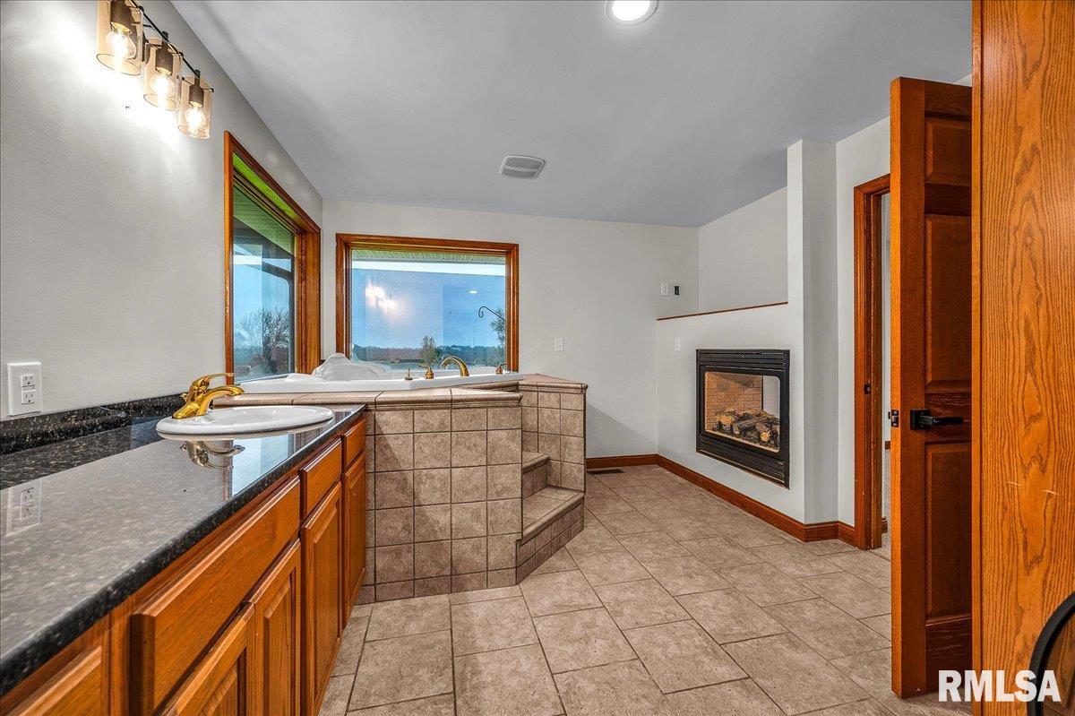 9121 Radnor Road Peoria, IL 61615 - Photo 16 of 27 Gallery Image 16