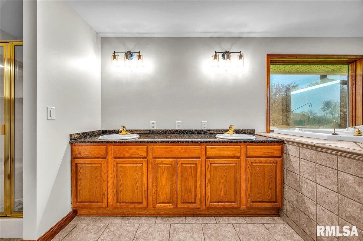 9121 Radnor Road Peoria, IL 61615 - Photo 17 of 27 Gallery Image 17