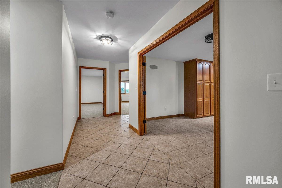 9121 Radnor Road Peoria, IL 61615 - Photo 5 of 27 Gallery Image 5