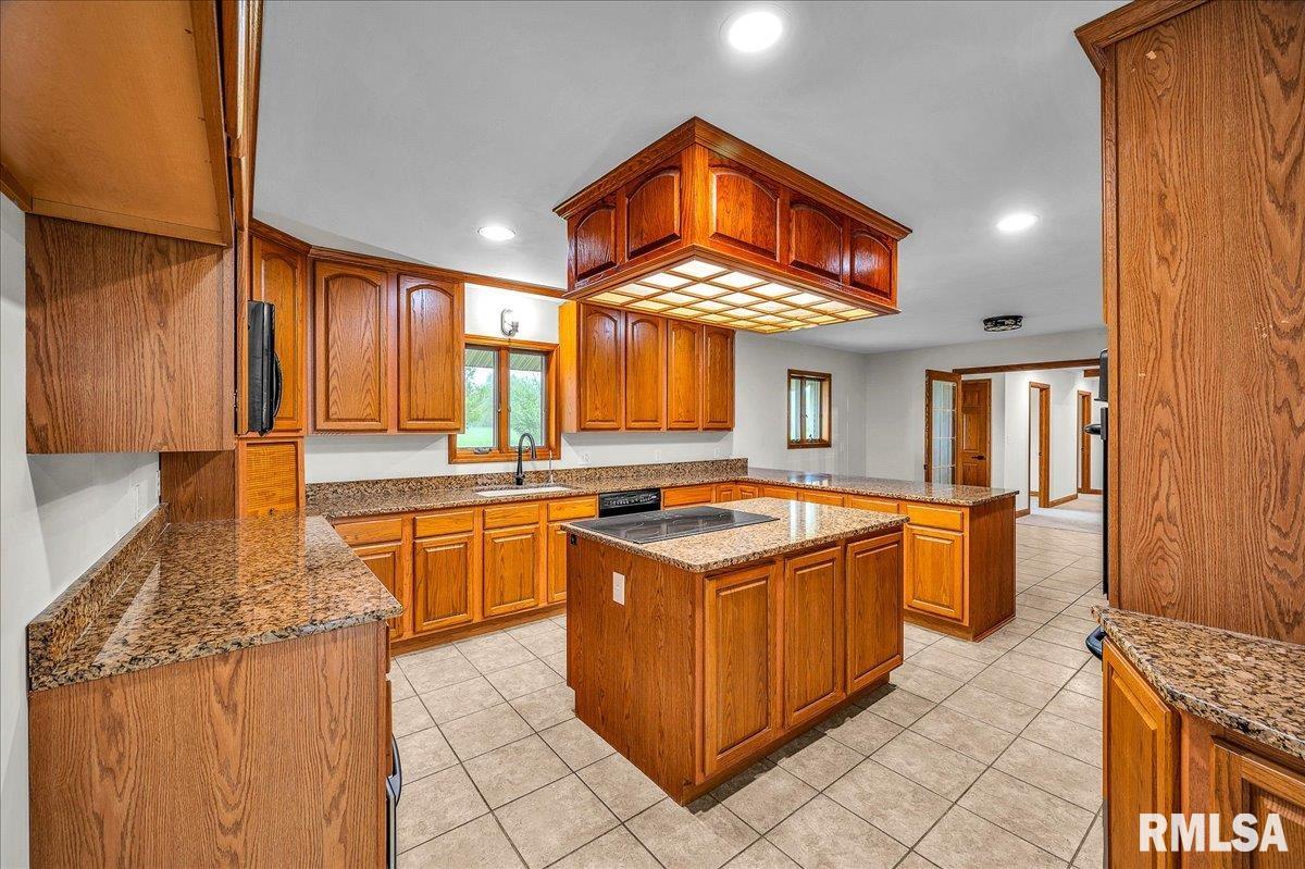 9121 Radnor Road Peoria, IL 61615 - Photo 6 of 27 Gallery Image 6