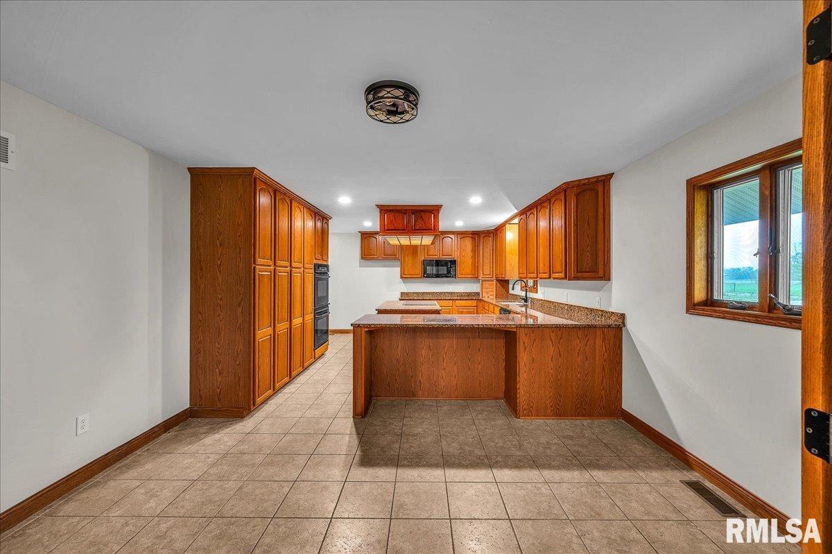 9121 Radnor Road Peoria, IL 61615 - Photo 7 of 27 Gallery Image 7