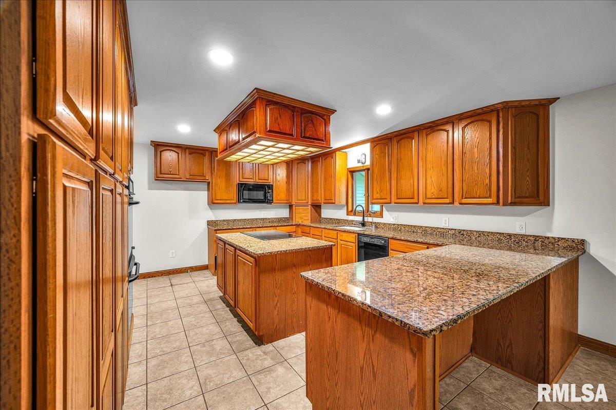 9121 Radnor Road Peoria, IL 61615 - Photo 8 of 27 Gallery Image 8