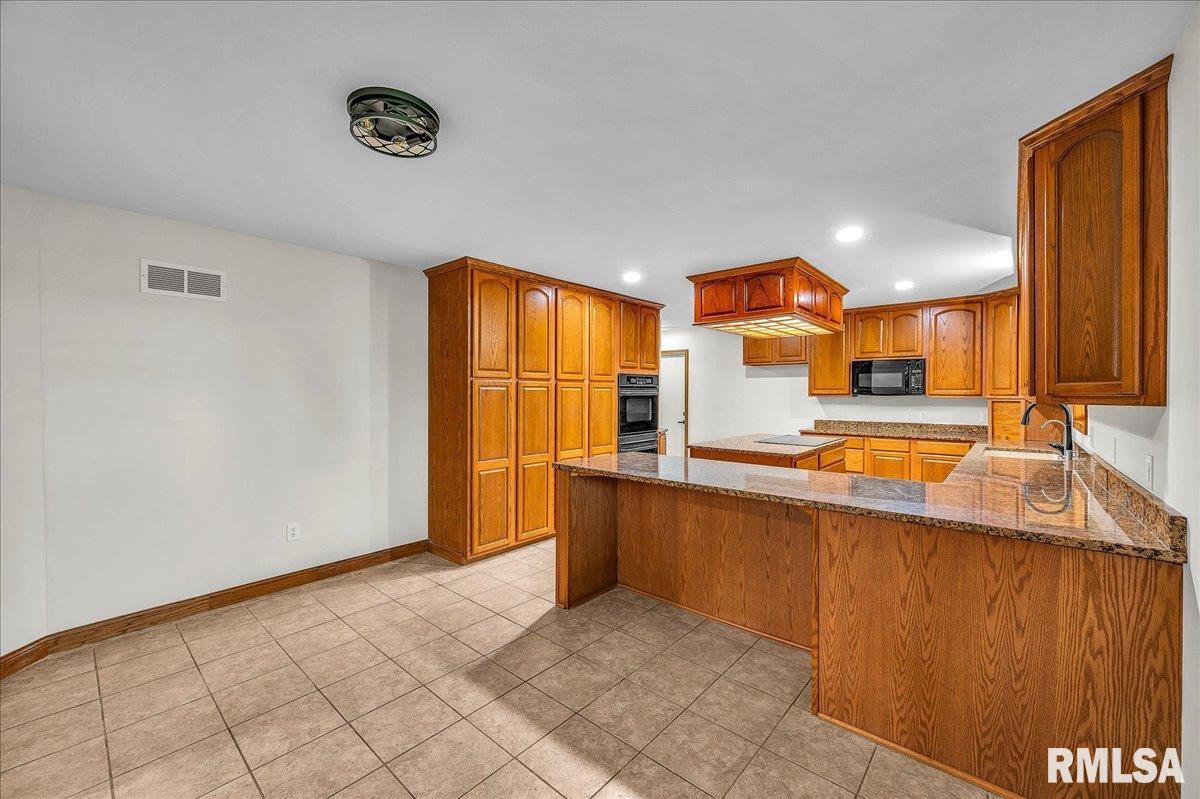 9121 Radnor Road Peoria, IL 61615 - Photo 9 of 27 Gallery Image 9