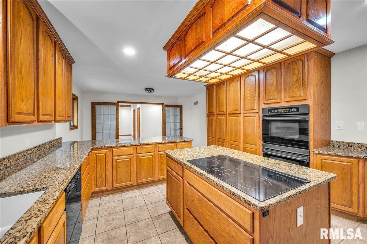 9121 Radnor Road Peoria, IL 61615 - Photo 10 of 27 Gallery Image 10