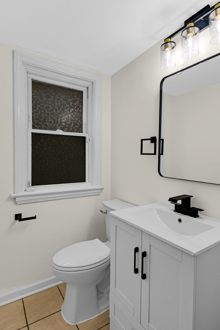 10048 South Rhodes Avenue Chicago, IL 60628 - Photo 8 of 32 Gallery Image 8